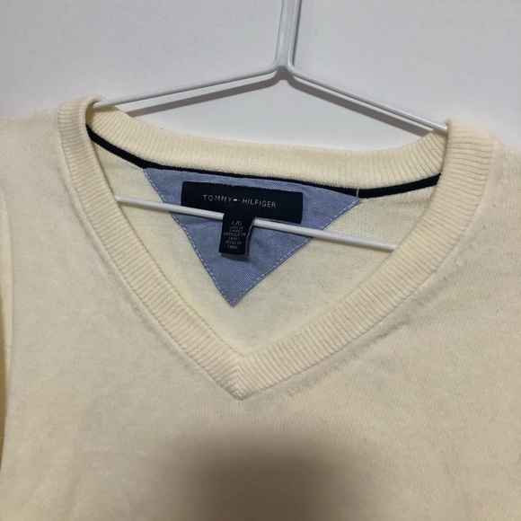 VINTAGE TOMMY HILFIGER CREAM V-NECK SWEATER - Picture 3 of 4